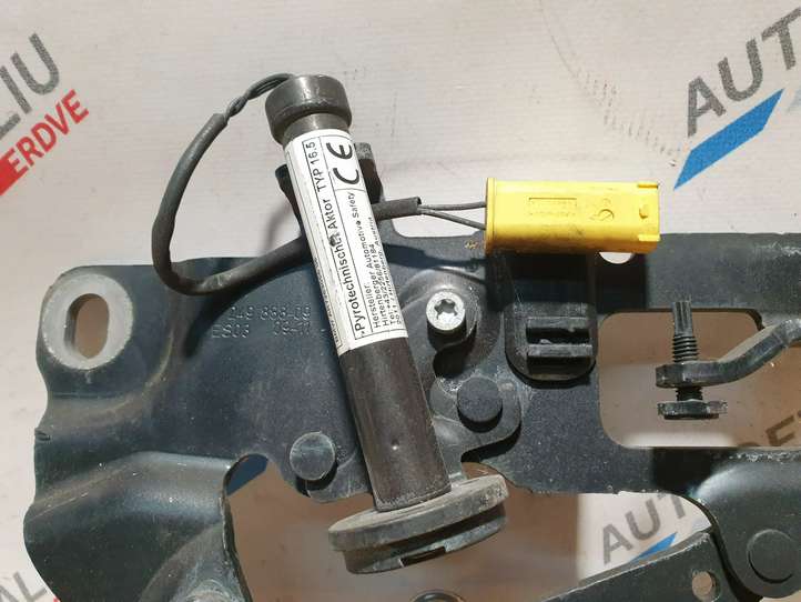 BMW 5 F10 F11 (2009 - 2016)  7249888 Петля (петли) капота
