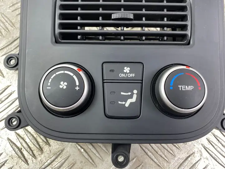 Hyundai Grand Santa Fe NC (2015 - 2018) Блок управления климат-контролем — фото 4