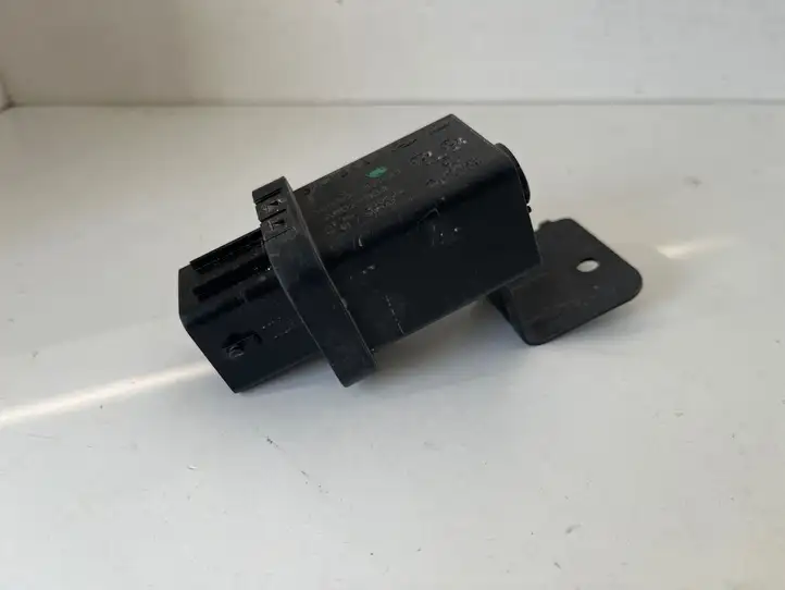 Kia Sportage (2016 - 2018)  368302UT10 Реле подогрева свеч