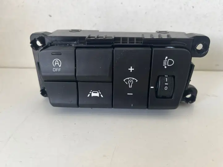 Kia Sportage (2016 - 2018) 93700F1NN0WK Блок кнопок на панели — фото 1