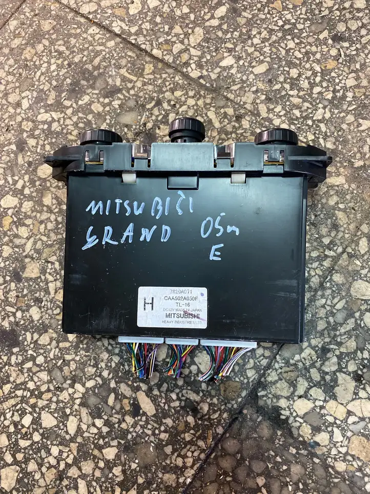 Mitsubishi Grandis (2003 - 2012)  Caa502A050F Блок управления кондиционера воздуха / климата/ печки (в салоне)
