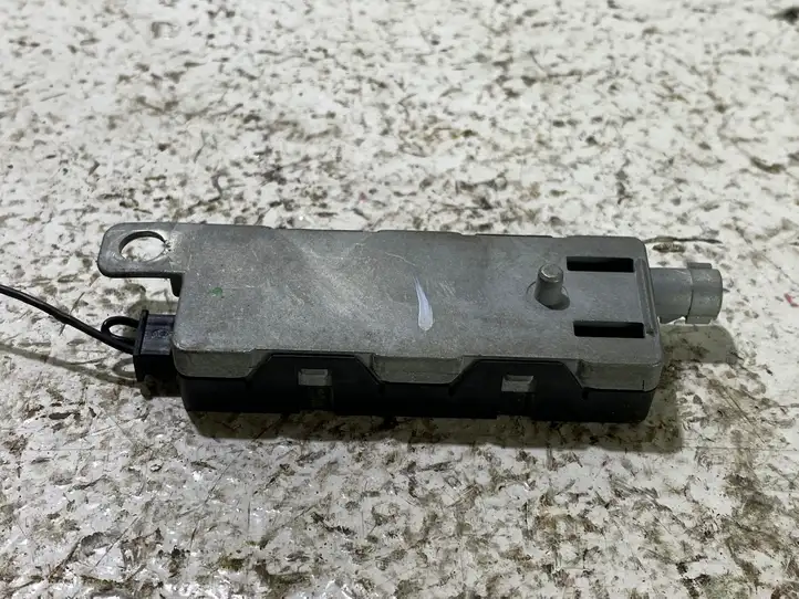 Volkswagen PASSAT B6 (2005 - 2010)  3C9035552A Блок управления антенной