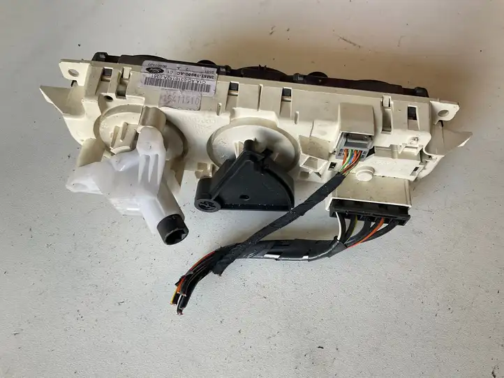 Ford Focus C-MAX (2003 - 2010)  3M5T19980AC Блок управления кондиционера воздуха / климата/ печки (в салоне)