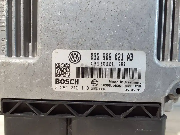 Volkswagen PASSAT B6 (2005 - 2010) 03G906021AB Блок управления двигателем (ЭБУ) — фото 3