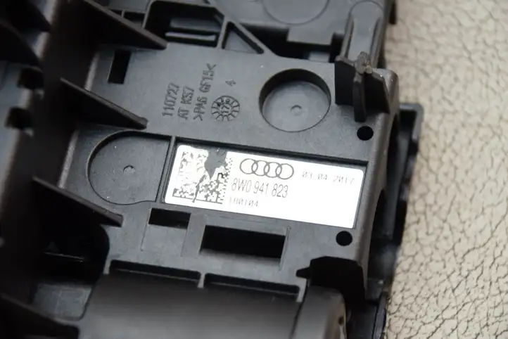 Audi A4 S4 B9 (2015 - 2019) 8W0941823 Реле выравнивания напряжения — фото 9