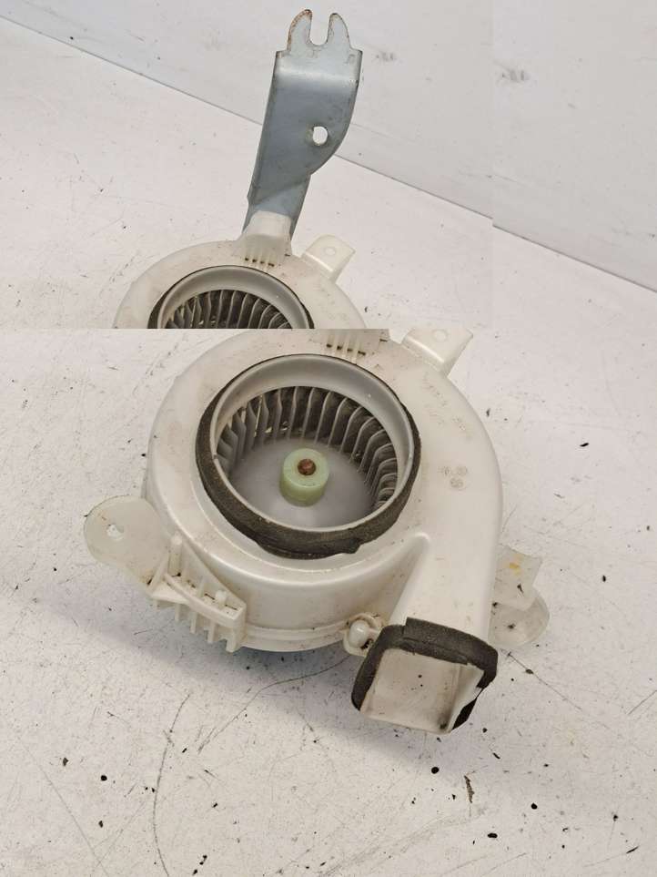 Toyota Prius (XW20) (2003 - 2009)  8713047070 Вентилятор печки