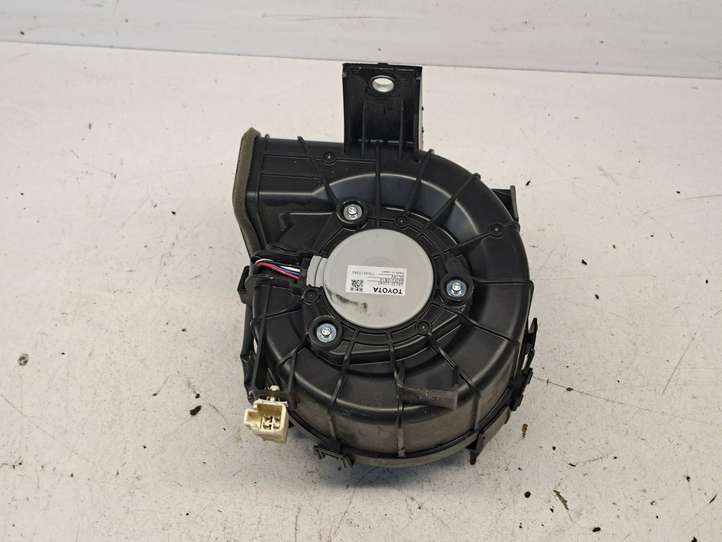 Toyota Yaris (2014 - 2019)  G923052040 Вентилятор печки