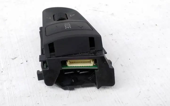 Audi A3/S3 8P (2004 - 2008) 4F0951527 Кнопки на рулевом колесе — фото 2