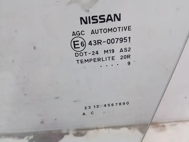 Nissan Juke I F15 (2010 - 2018) 43R007951 Стекло передней двери — фото 3