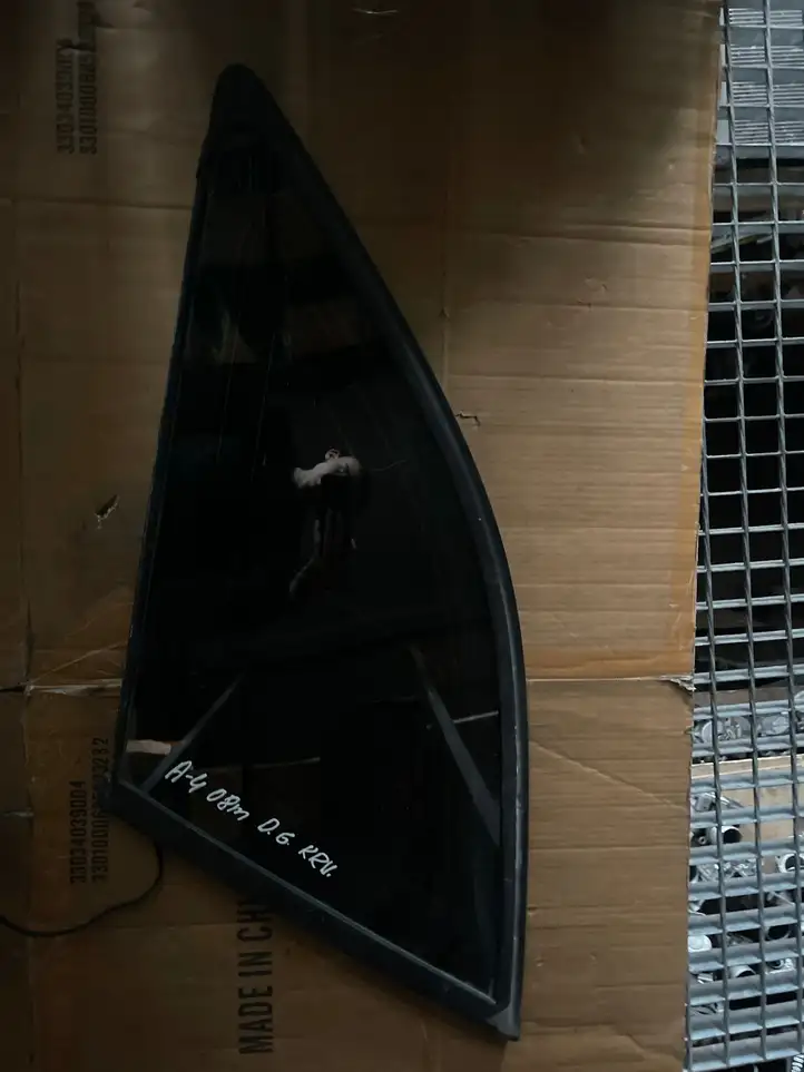 Audi A4 (2007 - 2011)   Заднее боковое стекло кузова