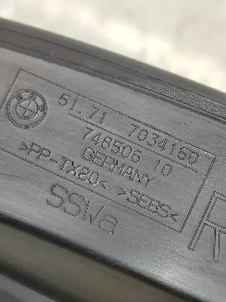 BMW 5 E60 E61 (2004 - 2010) 7034160 Прочие детали моторного отсека — фото 3