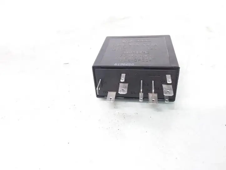 Volkswagen PASSAT B5 (1997 - 2000) 4B0955531A Реле стеклоочистителей — фото 1