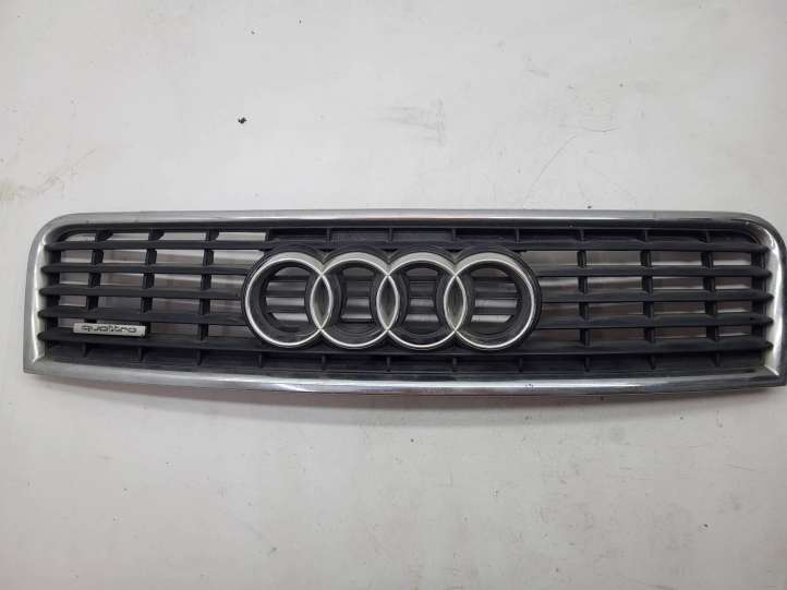 8E0853651F Audi A4 S4 B6 8E 8H Grotelės priekinės