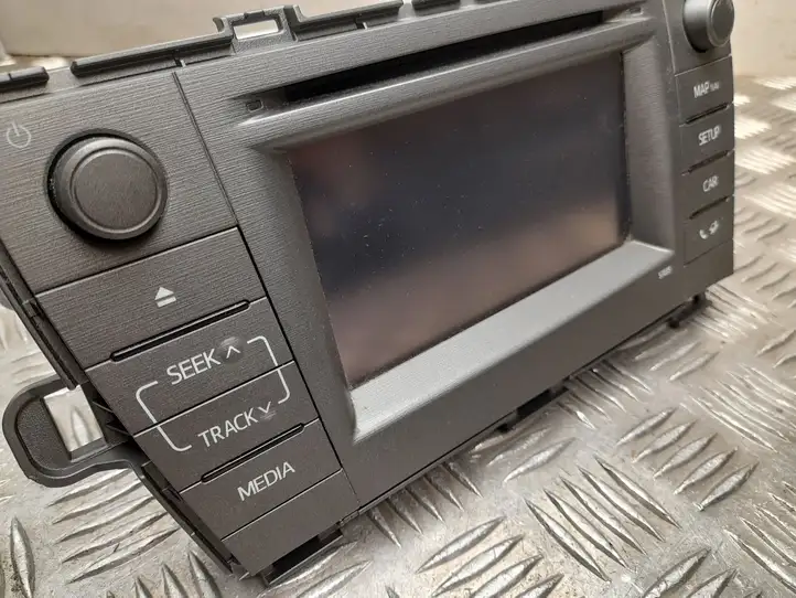 Toyota Prius (XW30) (2009 - 2015) 8614047090 Магнитола / мультимедийная система — фото 2