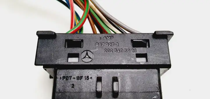 Mercedes-Benz C W203 (2000 - 2007) 2025405981 Прочая электропроводка — фото 3