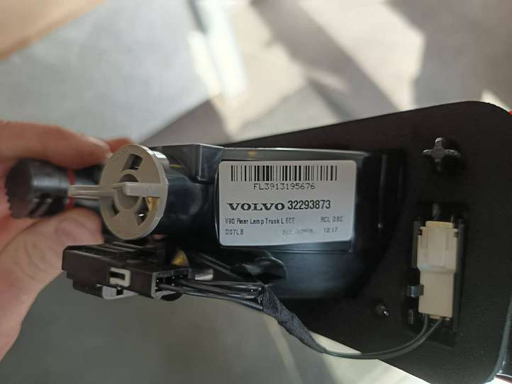 Volvo S90 (2020 - )  32293873 Другая внешняя деталь