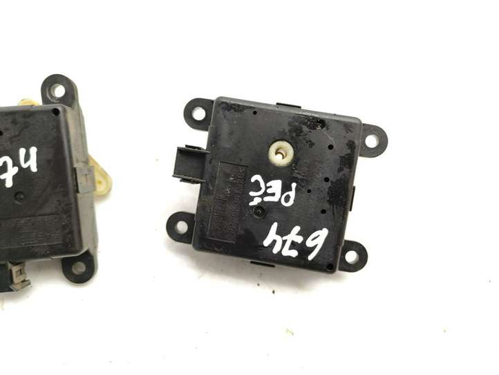 Nissan Almera Tino (2000 - 2006)  3C27030840 Двигатель задвижки потока воздуха