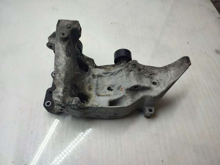 BMW 5 F10 F11 (2009 - 2016)  7802639 Кронштейн генератора