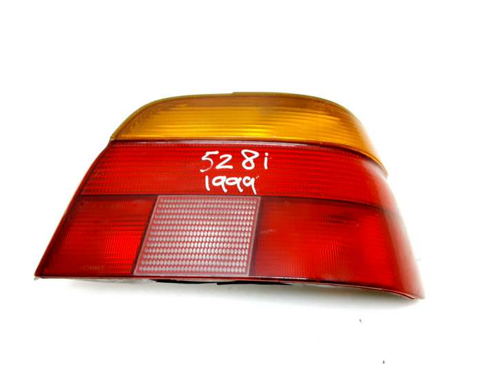 BMW 5 E39 (1996 - 2003)  8358034 Задний фонарь в кузове