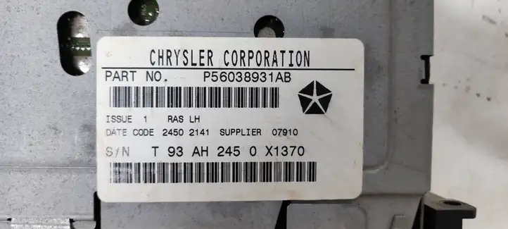 Chrysler Voyager (2001 - 2004) P56038931AB Магнитола / мультимедийная система — фото 2
