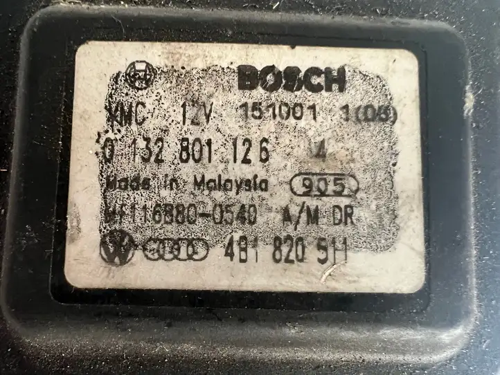 Audi A6 S6 C5 4B (1997 - 2001) 4B1820511 Двигатель задвижки потока воздуха — фото 2