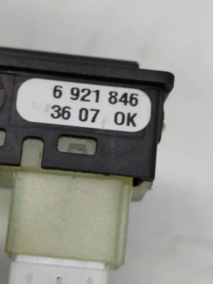 BMW 5 E60 E61 (2004 - 2010) 6921846 Кнопка закрытия крышки багажника — фото 5