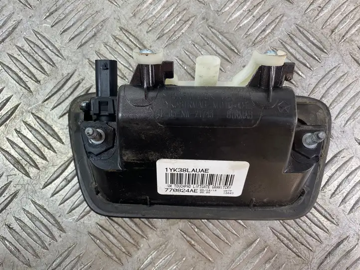 Jeep Grand Cherokee (2010 - 2021) 770824AE Кнопка закрытия крышки багажника — фото 6