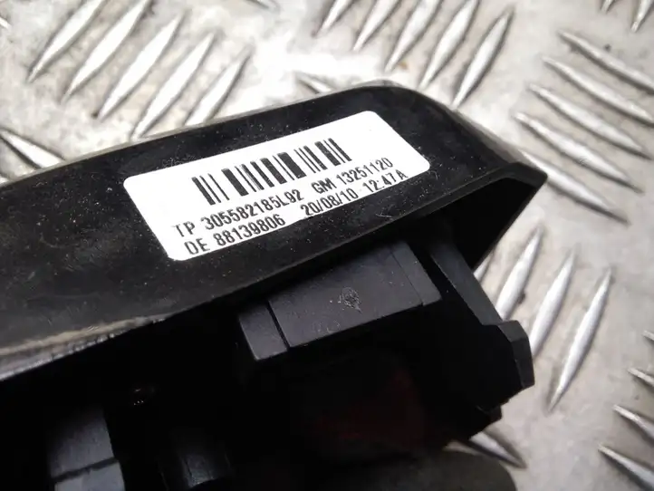 Opel Zafira B (2008 - 2014) 440768813 Кнопки на рулевом колесе — фото 2