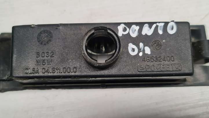 Fiat Punto (188) (1999 - 2010)  46532400 Освещение номера