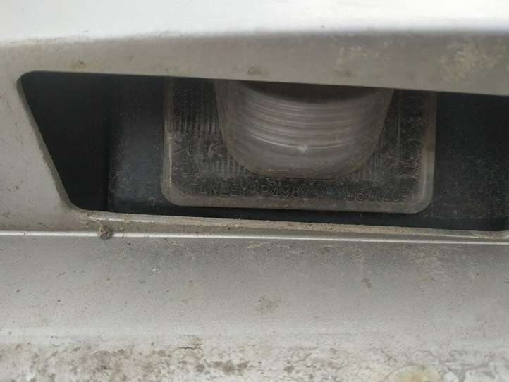 Mazda 5 (2005 - 2010)   Освещение номера