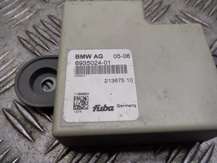BMW 5 E60 E61 (2004 - 2010) 693502401 Усилитель антенны — фото 4