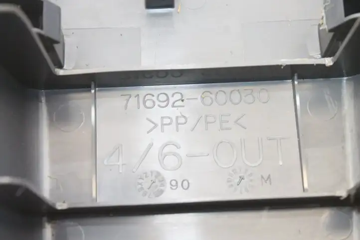 Toyota Land Cruiser (HDJ90) (1996 - 2002) 7169260030 Прочие детали салона — фото 5
