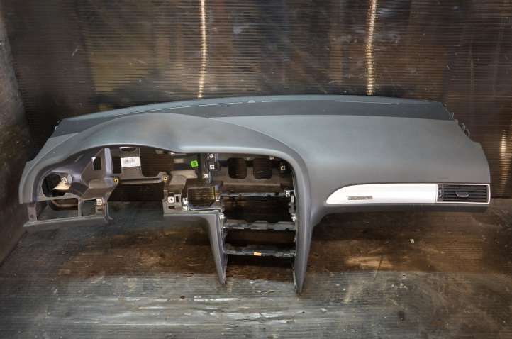 Audi A6 S6 C6 4F Panelė