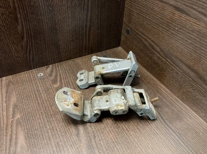 Ford Transit (2000 - 2006)  4872283  Верхняя петля багажной двери