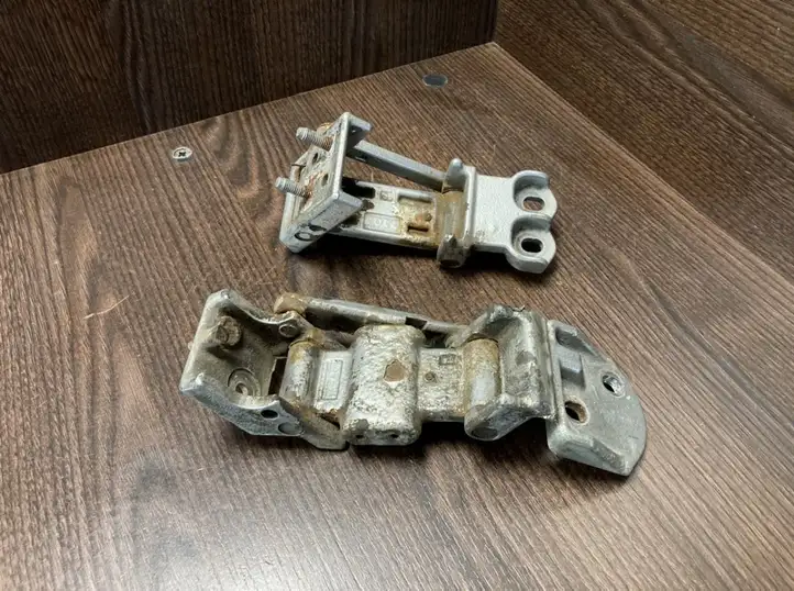 Ford Transit (2000 - 2006)  4872283  Верхняя петля багажной двери