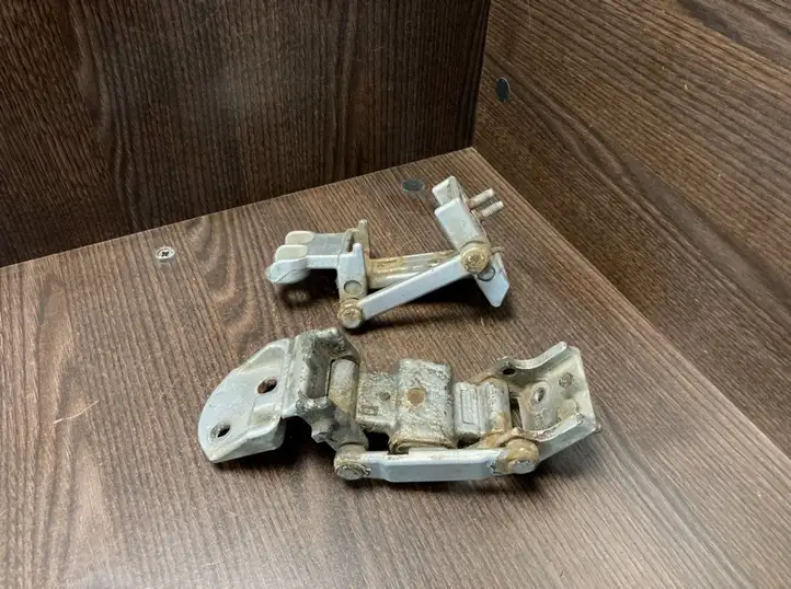 Ford Transit (2000 - 2006)  4872283  Верхняя петля багажной двери