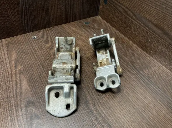 Ford Transit (2000 - 2006)  4872283  Верхняя петля багажной двери