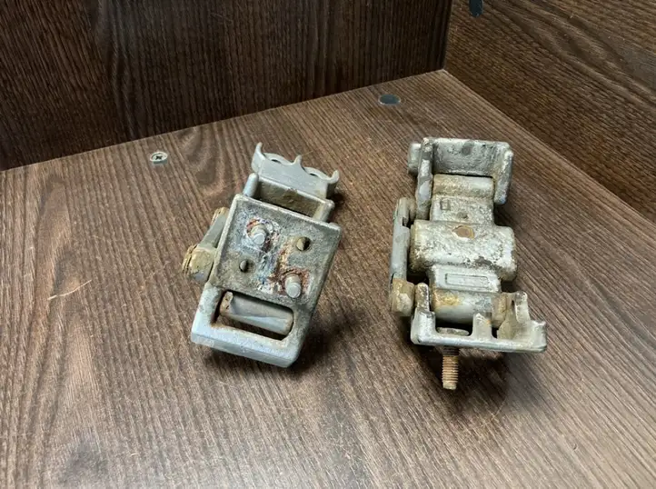 Ford Transit (2000 - 2006)  4872283  Верхняя петля багажной двери