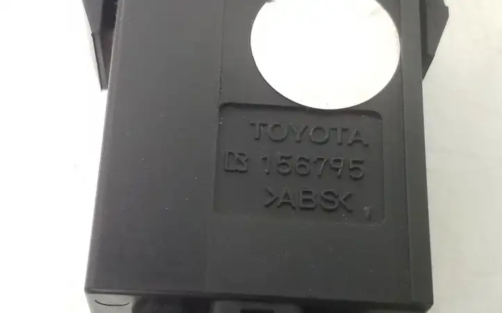Toyota Avensis T250 (2006 - 2009)  156795 Включатель открытия топливного бака