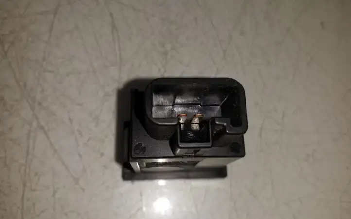 Toyota Avensis T250 (2006 - 2009)  156795 Включатель открытия топливного бака