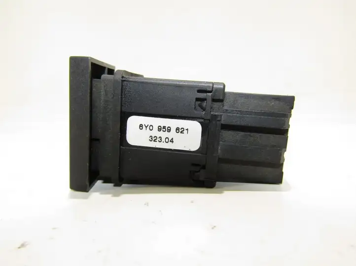 Skoda Fabia Mk1 (6Y) (1999 - 2007)   Включатель обогрева стекла с помощью электричества