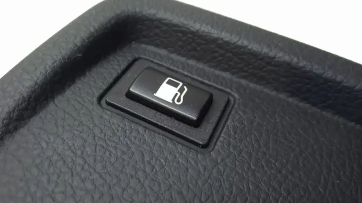 BMW 3 F30 F35 F31 (2012 - 2018) 9358969 Включатель открытия топливного бака — фото 1