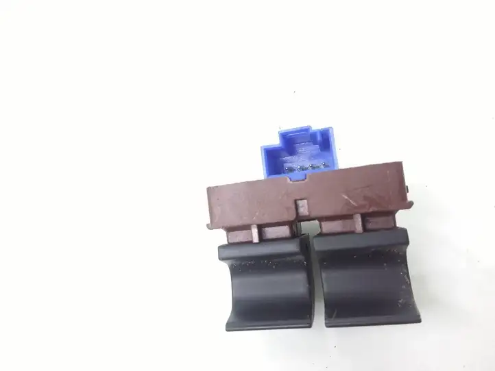 Volkswagen PASSAT B6 (2005 - 2010)  3C0959903B Включатель открытия топливного бака