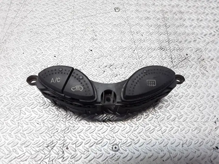 Ford Focus (1998 - 2004) 93AG19A945BF Кнопка обогрева стекла — фото 1