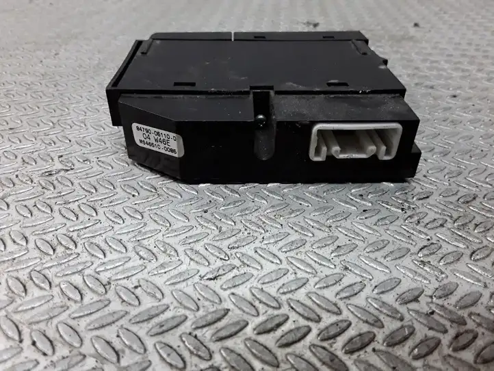 Toyota Avensis T250 (2003 - 2006) 8479005110D Кнопка обогрева стекла — фото 3