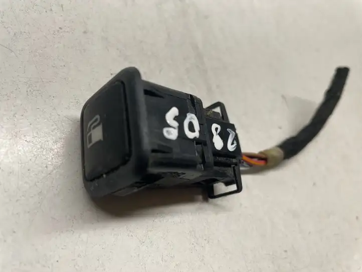 Volkswagen PASSAT B5.5 (2001 - 2005)  3B0959833A Включатель открытия топливного бака