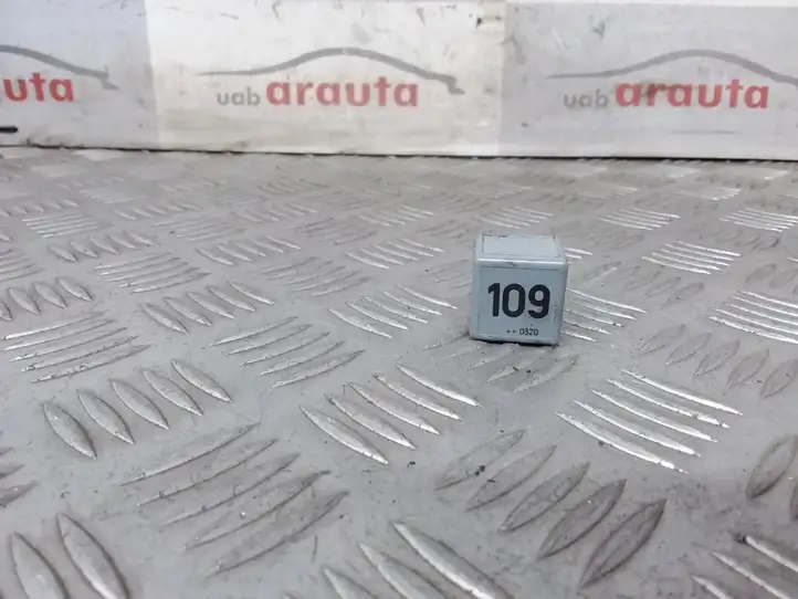 Volkswagen Golf IV (1998 - 2005)  1J0906381A Другое реле