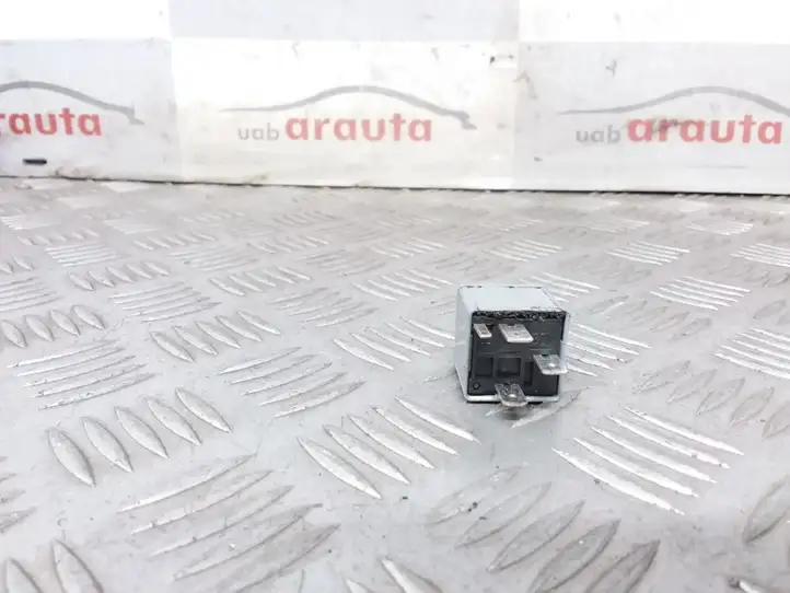 Volkswagen Golf IV (1998 - 2005)  1J0906381A Другое реле