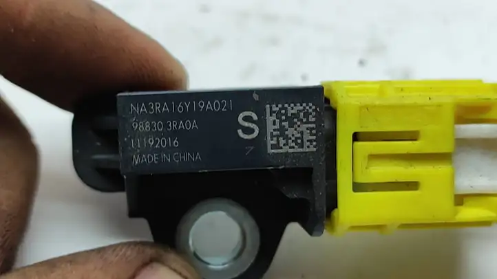 Nissan Qashqai (2013 - 2017) 988303RA0A Датчик удара SRS — фото 2