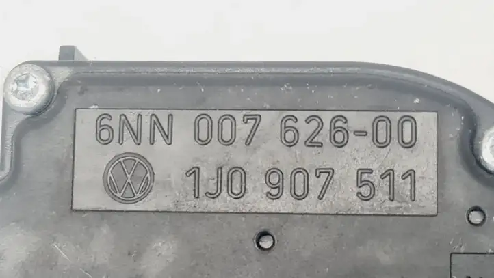 Volkswagen Bora (1998 - 2005) 1J0907511 Двигатель задвижки потока воздуха — фото 3